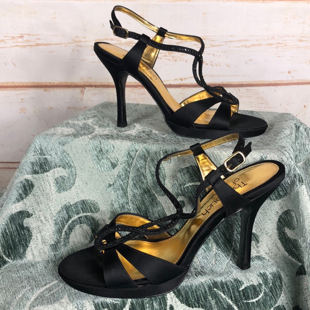 DWS6 - The Touch of Nina Gelossi Black Strapped Heel - 5.5